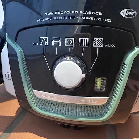 Støvsuger med elektronisk sugestyrkeregulering