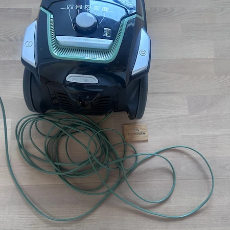 Aspirapolvere con un cavo lungo 9 metri