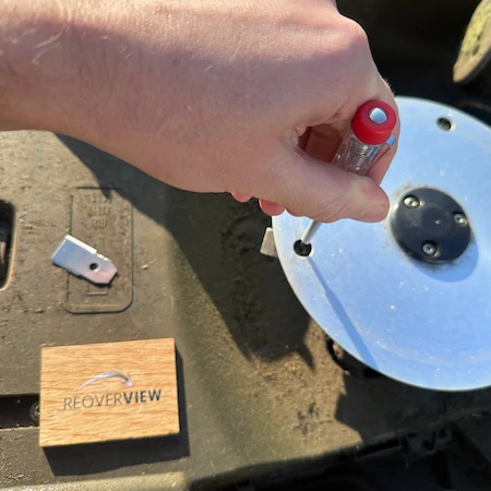 Udskiftning af en robotplæneklippers knive