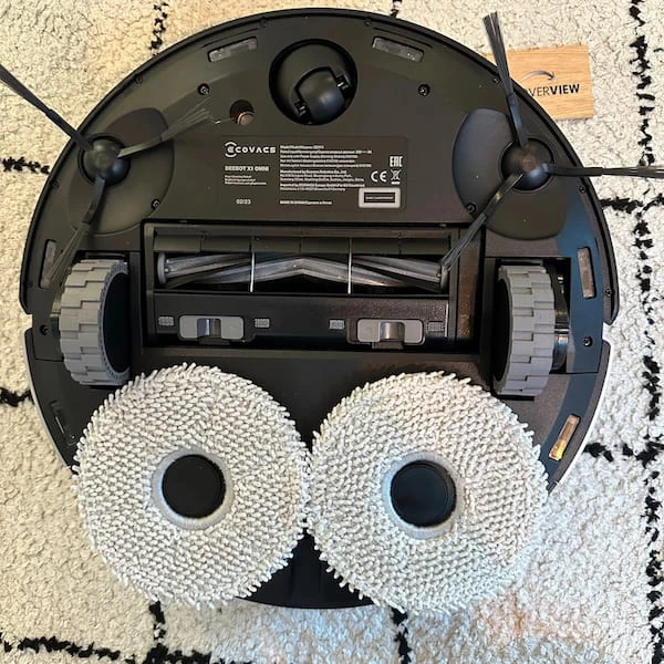 Robotstøvsuger med roterende moppepuder