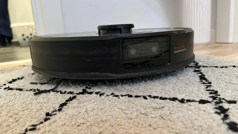 Roborock S6 Maxv is uitgerust met twee frontaal geplaatste camera's en een lasernavigatietoren