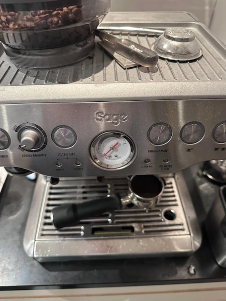 Sage The Barista Express SES875, en af de budget-semi-automatiske espressomaskiner, jeg har testet