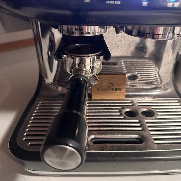 Semi-automatisk espressomaskine med kværn